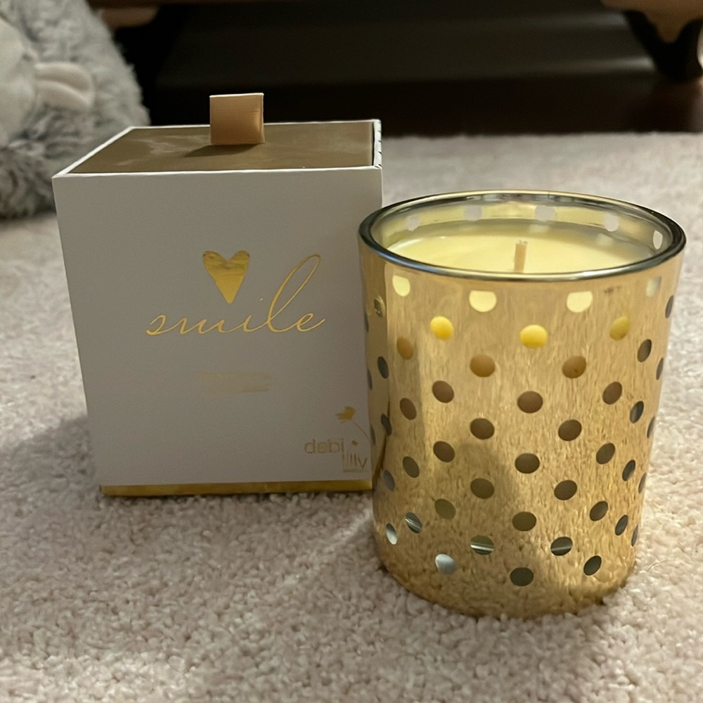 debi lilly smile gold candle